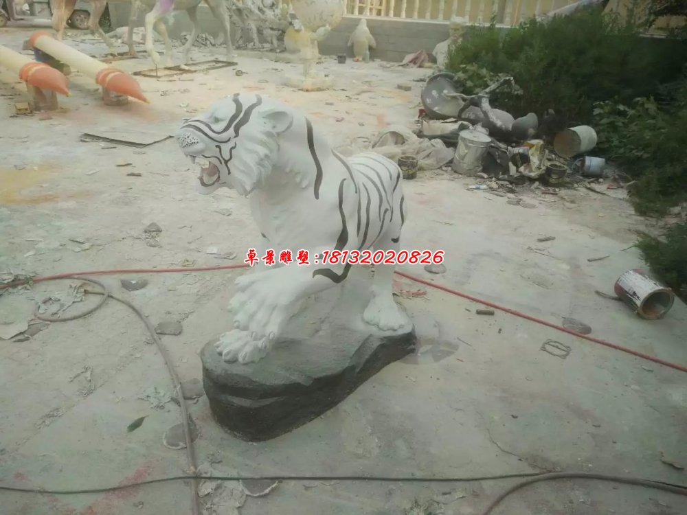 玻璃鋼彩繪老虎雕塑