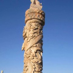 晚霞紅盤龍柱雕塑，廣場龍柱石雕