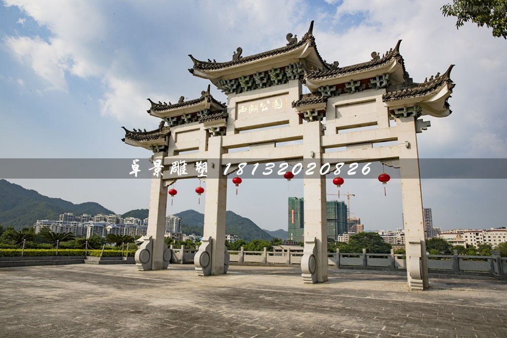 廣場石雕牌坊，三門石牌樓