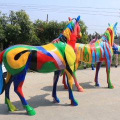 彩繪馬雕塑，玻璃鋼動(dòng)物