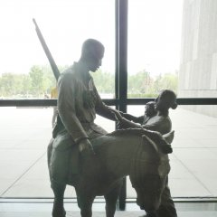 送郎參軍雕塑，玻璃鋼仿真人物