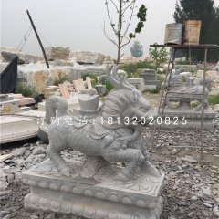 馱寶麒麟石雕，青石麒麟