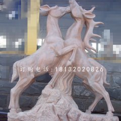 兩只鹿石雕，晚霞紅動物雕塑