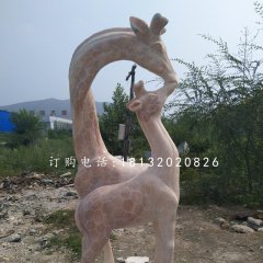 晚霞紅親嘴鹿，公園長(zhǎng)頸鹿石雕