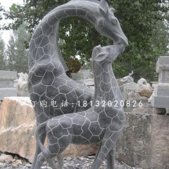 青石動物雕塑，親嘴鹿石雕