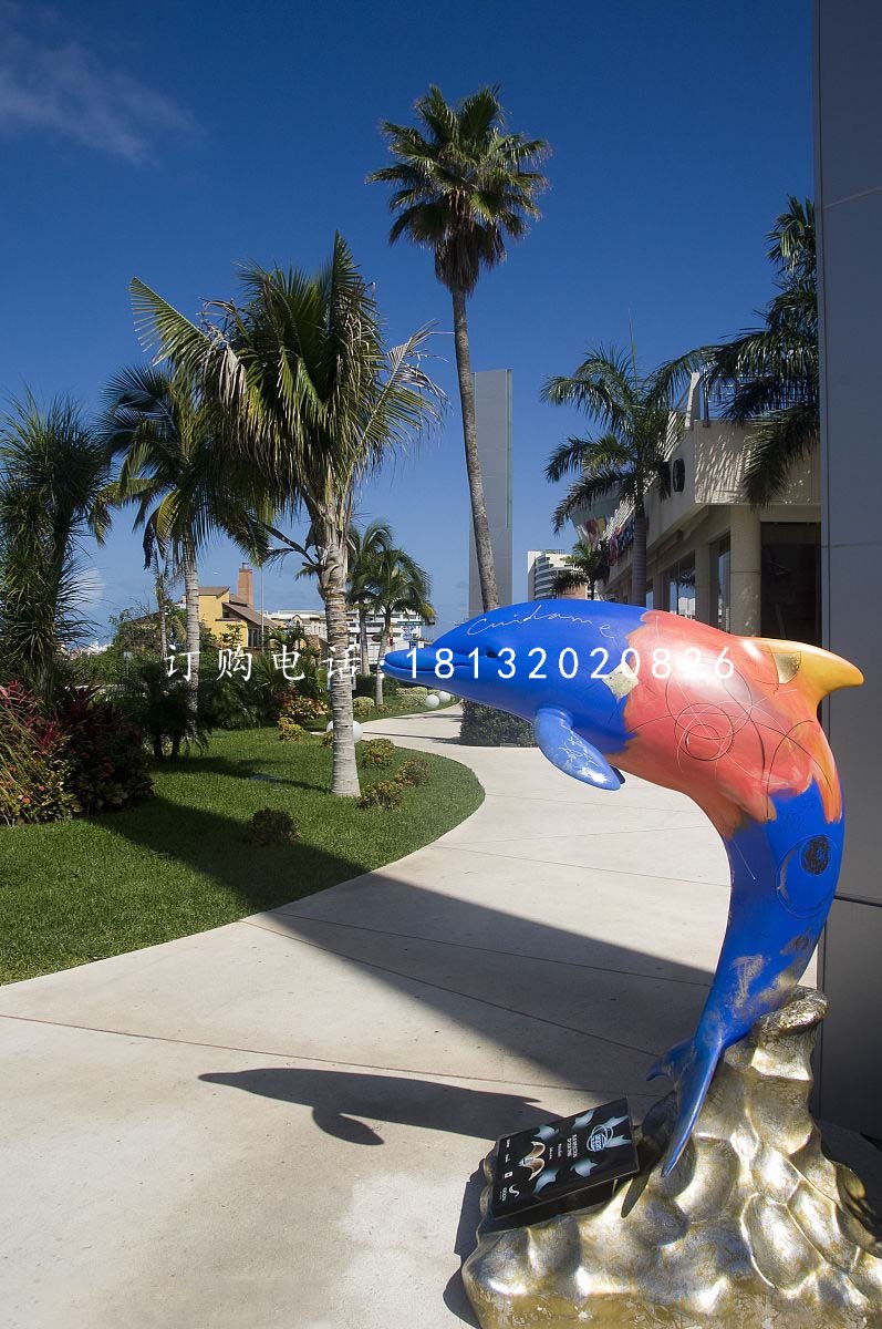 玻璃鋼彩繪海豚 玻璃鋼彩繪動物雕塑.jpg 玻璃鋼彩繪海豚 玻璃鋼彩繪動物雕塑.jpg