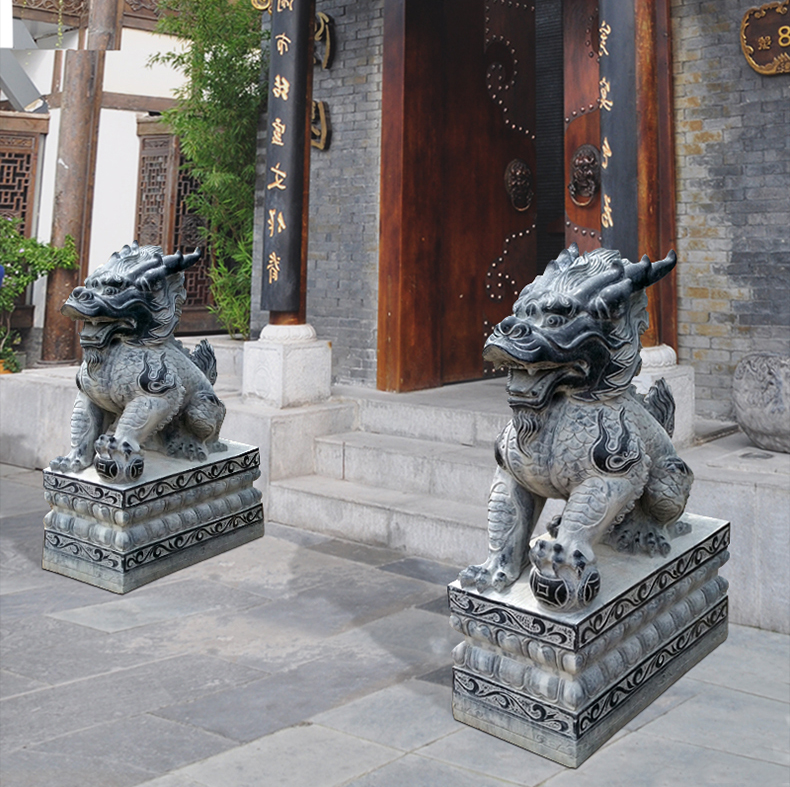 踩球麒麟石門墩，庭院門口石雕