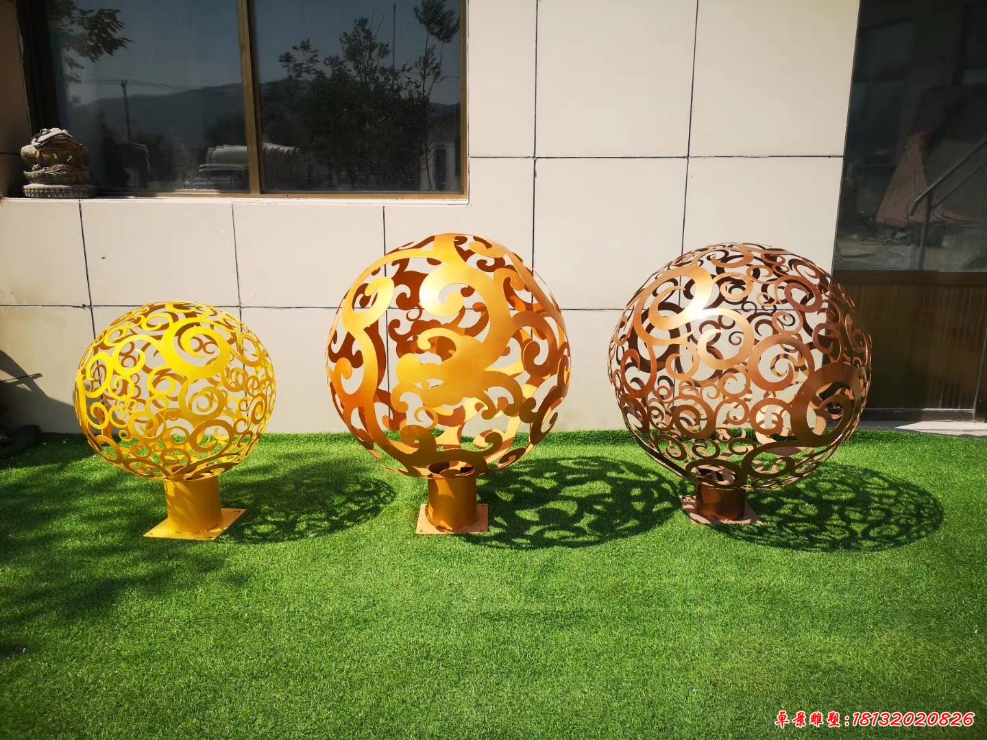 小區不銹鋼鏤空球雕塑