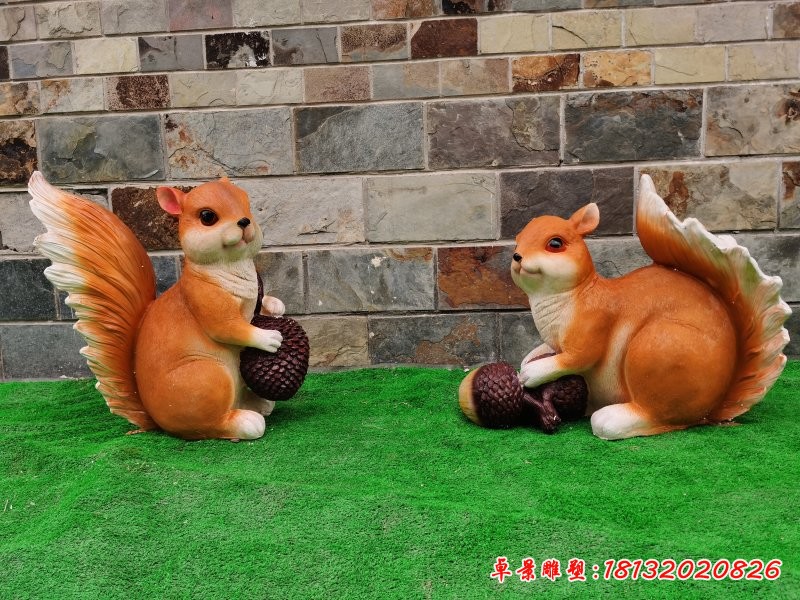 玻璃鋼仿真動物松鼠雕塑