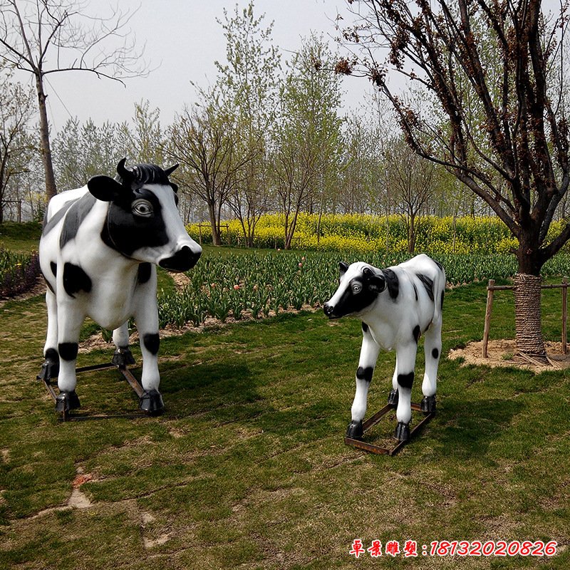 戶外玻璃鋼奶牛動(dòng)物雕塑