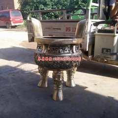 古寺廟的銅香爐