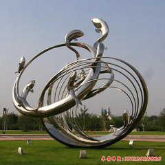 廣場(chǎng)魚雕塑