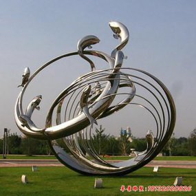 廣場(chǎng)魚雕塑