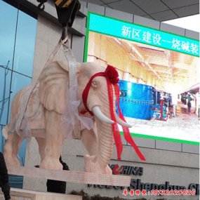 商場(chǎng)前大象雕塑
