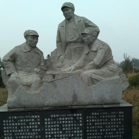 革命公園內塑像