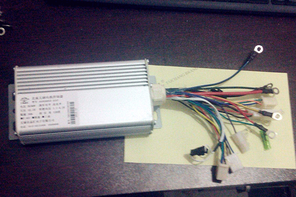 Z2直流電機控制器的安裝過程分享。